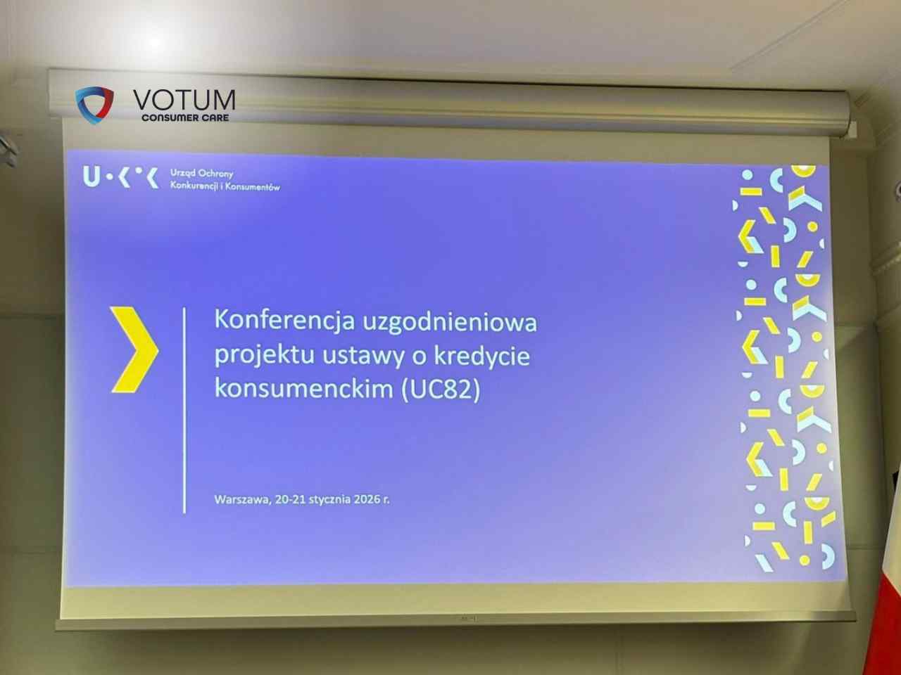 Zdjęcie przedstawia slajd wyświetlany na ekranie podczas konferencji uzgodnieniowej dotyczącej projektu ustawy o kredycie konsumenckim