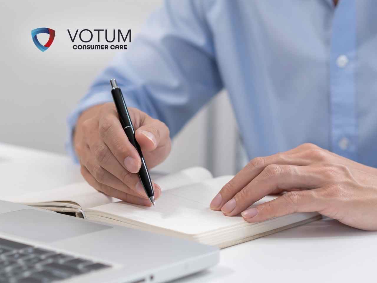Klient przygotowujący reklamację wysłaną drogą mailową do instytucji finansowej