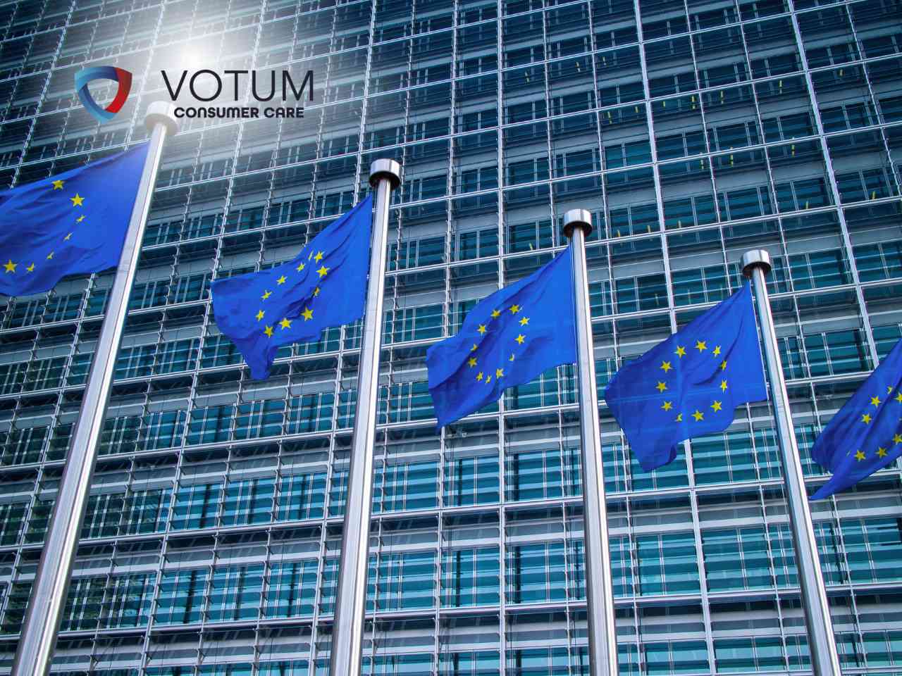 Zbliżenie na posąg Temidy – bogini sprawiedliwości, trzymającej w dłoni wagę szalkową.